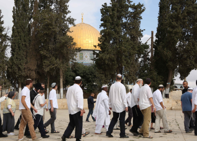 محافظة القدس: الاحتلال يفرض سياسة "المصلين بالعدد" بعد سبعة أيام من إغلاق الأقصى التام