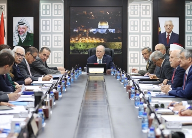 مجلس الوزراء يجدد مطالبته بالضغط على إسرائيل لفتح المعابر مع قطاع غزة وإدخال شحنات الدواء والغذاء