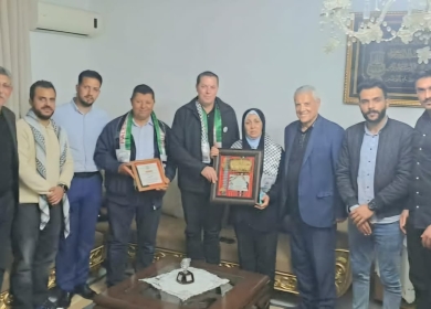 "فتح" تُكرِّم عائلة الشهيد التونسي فارس خالد