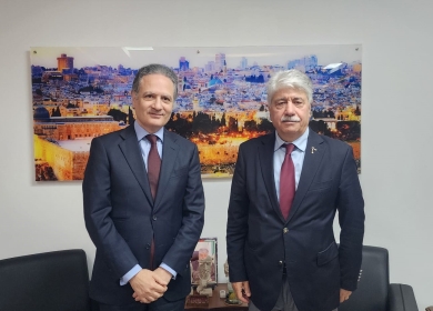 مجدلاني يطلع القنصل الإسباني على آخر المستجدات في فلسطين