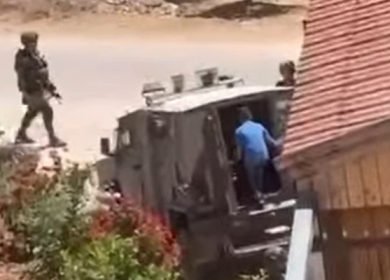 الاحتلال يعتقل 3 أطفال من بيت دجن ويطالب رابعا بـ"تسليم نفسه"