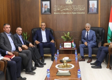 "التربية" والارتباط العسكري يبحثان ترتيبات عقد امتحان الثانوية العامة
