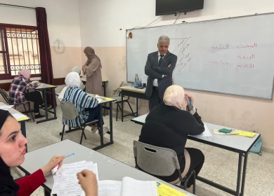 برهم يتفقد امتحان الثانوية العامة في الخليل ويكرّم مبادرة "معك لتنجح" ويلتقي مجلس أولياء الأمور