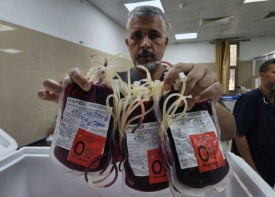 لا تكفي سوى لأسبوع.. دخول كميات محدودة من وحدات الدم إلى غزة