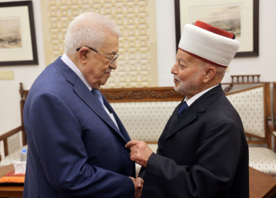 الرئيس يستقبل مفتي القدس والديار الفلسطينية
