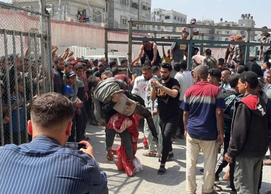 هيومن رايتس ووتش: قتل إسرائيل المواطنين الباحثين عن الطعام جريمة حرب