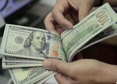 الدولار على استقرار مع انتهاء الجولة الأولى من المحادثات الأميركية- الإيرانية