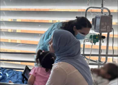 السفيرة الفلسطينية لدى إيطاليا ابو عمارة تزور جرحى قطاع غزة في المستشفيات الإيطالية