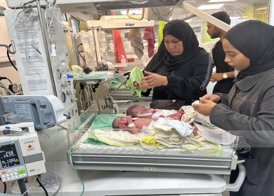 الولادة في الخيمة.. أمهات غزة يواجهن المخاض مرتين