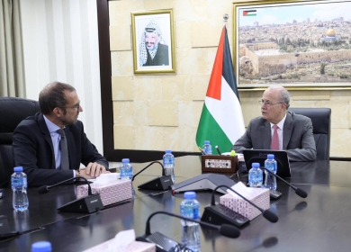مصطفى يبحث مع رئيس لجنة الدفاع في البرلمان الألماني آخر المستجدات