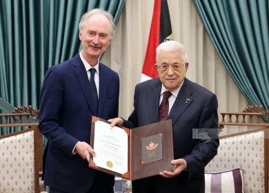 الرئيس يمنح الدبلوماسي النرويجي جاير بدرسون نجمة الصداقة من وسام الرئيس