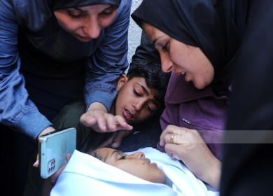 شهيد ومصابون برصاص وانفجار من مخلفات الاحتلال في غزة