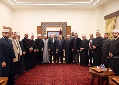 الرئيس يستقبل وفدا من علماء الدين المسلمين والقضاة الشرعيين