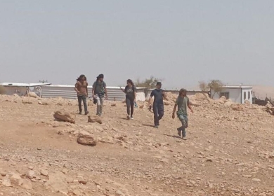 94 عائلة هُجرت قسرا: مستعمرون يجبرون 15 عائلة في تجمع شلال العوجا على الرحيل
