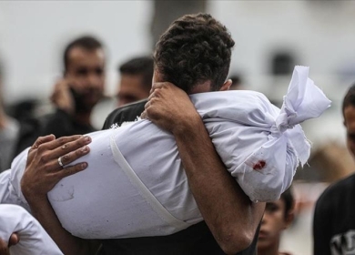 3 شهداء بينهم طفلة إثر قصف للاحتلال على دير البلح وغزة