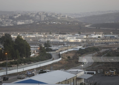 بن غفير يقتحم سجن "عوفر" ويهدد الأسرى