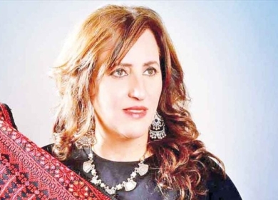 رحلة عبير صنصور على بساط النغم من بيت لحم إلى الأوبرا المصرية