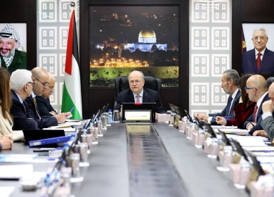 مجلس الوزراء يطالب بمزيد من الإجراءات الدولية الرادعة لوقف هجمات المستعمرين الإرهابية
