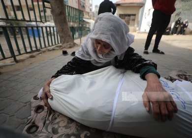 استشهاد شاب وإصابة طفلة بنيران الاحتلال جنوب قطاع غزة