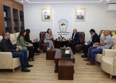 أبو هولي يبحث مع القنصل البلجيكي أزمة "الأونروا" المالية وأوضاع المخيمات