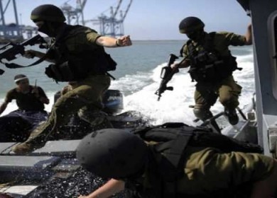 بحرية الاحتلال تعتقل ستة صيادين وتستولي على مركبيهما في بحر رفح