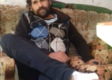 أصيب بالعمى نتيجة خطأ طبي : مريض يعيل اخوانه الايتام يناشد بتوفير العلاج ومساعدة أسرته