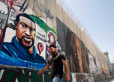 رسم للأمريكي “فلويد” على الجدار الفاصل في الضفة الغربية