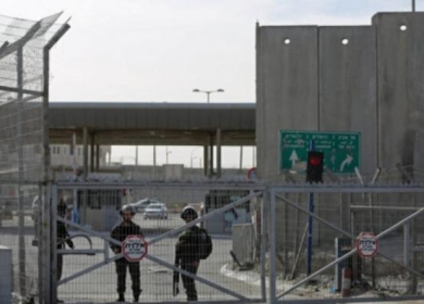 الاحتلال يغلق حاجز قلنديا العسكري شمال القدس