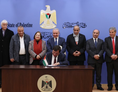 برعاية رئيس الوزراء: توقيع اتفاقيات ممولة من الصناديق العربية والإسلامية عبر البنك الإسلامي للتنمية بقيمة 43 مليون دولار