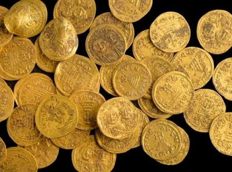 اكتشاف 44 ليرة ذهبية بيزنطية في الجولان السوري المحتل