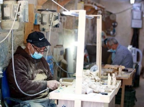 فلسطين: ازدهار صناعة التحف الفنية في مهد المسيح