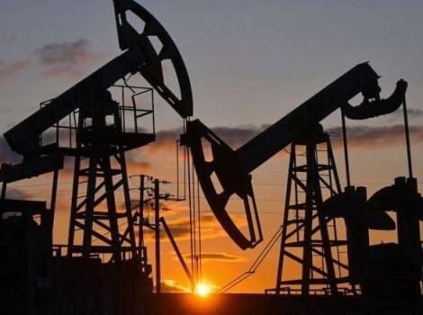 انخفاض أسعار النفط مع تراجع حدة التوترات الجيوسياسية بالشرق الأوسط