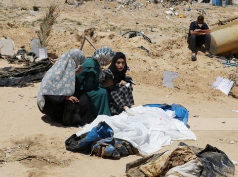 شهداء بينهم أم وطفلها إثر قصف الاحتلال منازل في قطاع غزة