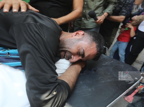 شهيد وإصابتان بقصف مسيرة للاحتلال قرب مدخل مخيم البريج وسط قطاع غزة