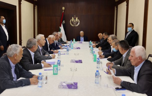 اللجنة المركزية لحركة فتح تعقد اجتماعاً برئاسة الرئيس محمود عباس
