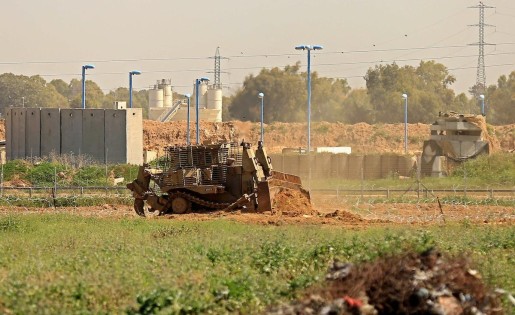 توغل محدود شمال بيت لاهيا واطلاق قنابل غاز شرق غزة
