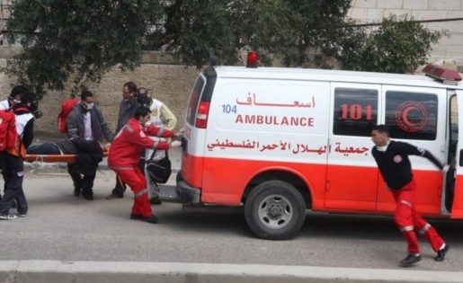 بيت لحم: إصابة 3 مواطنين بكسور إثر اعتداء الاحتلال عليهم على حاجز عسكري