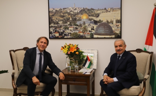 اشتية يبحث مع مرشح الحزب الاشتراكي للرئاسة الفرنسية تطورات الأوضاع في فلسطين والمنطقة