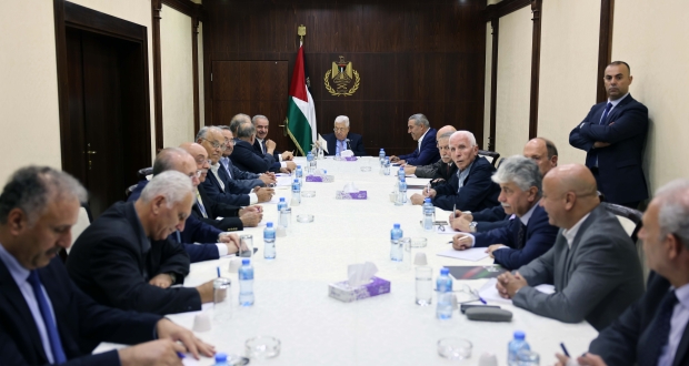الرئيس محمود عباس خلال ترؤسه اجتماع اللجنة التنفيذية لمنظمة التحرير في مقر الرئاسة برام الله