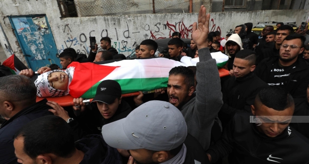 تشييع جثمان الشهيد الفتى منتصر شوا (16 عاما) في مخيم بلاطة شرق مدينة نابلس